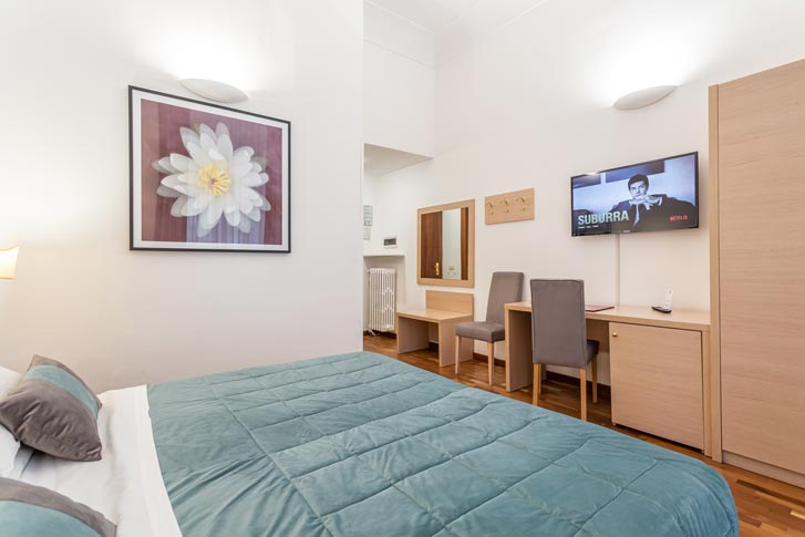 Schermo TV, Frigo Bar